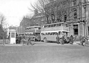 Bus stop for Sutton Road and Birmingham Road buses, adjacent to the old bus offices, The Bridge, Walsall, c1930. (Walsall LHC)